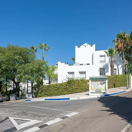 Apartment Quiet Near The Beach, With Pool And Garden