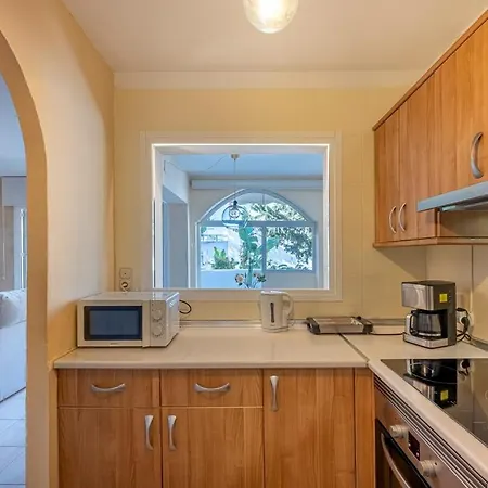 Quiet Near The Beach, With Pool And Garden