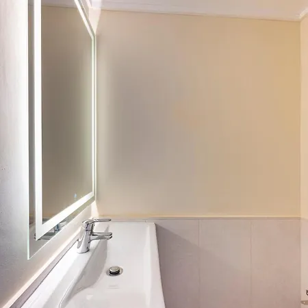 Apartment Quiet Near The Beach, With Pool And Garden